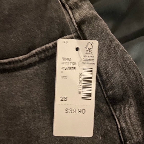 Black denim shorts - Picture 3 of 3